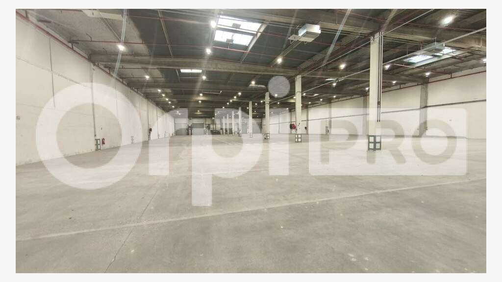Cellules de logistique 8577m² à louer à Courtabœuf