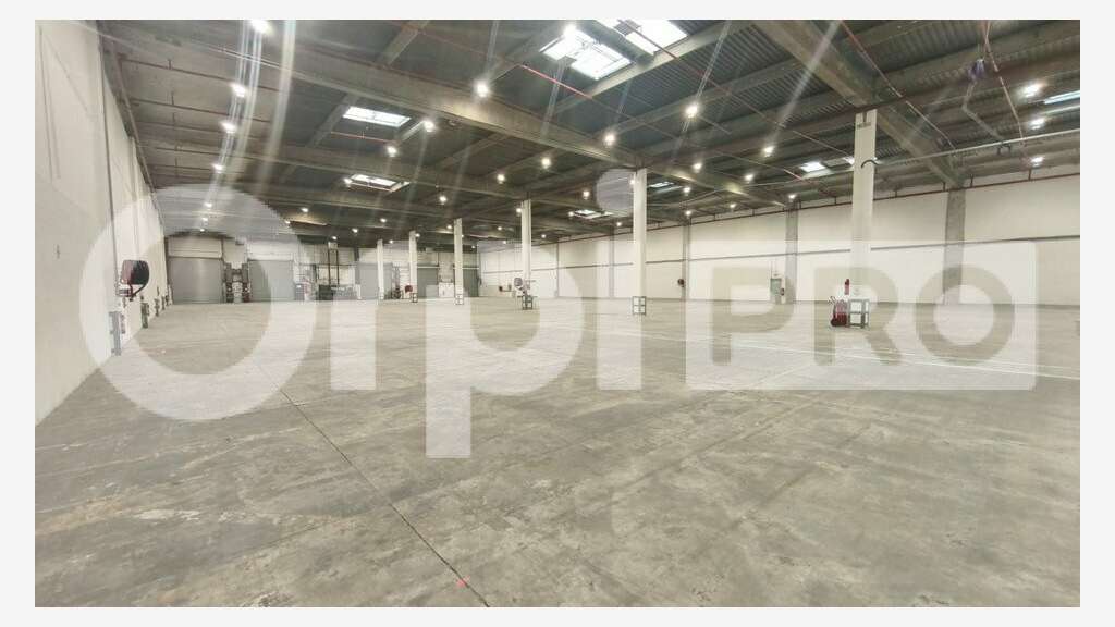 Cellules de logistique 8577m² à louer à Courtabœuf