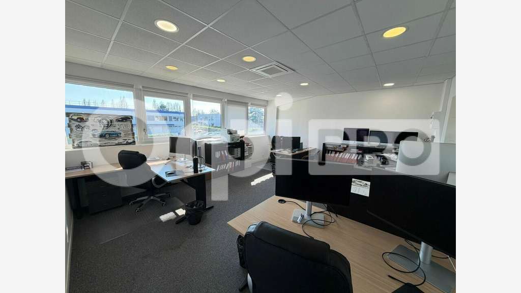 Local d'activité 220m² à louer ZA de Courtaboeuf