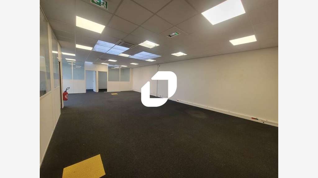 A louer Local d'activité 3106m² Les ulis