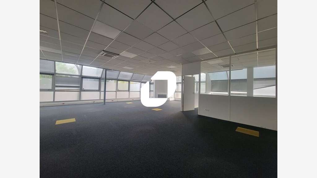 A louer Local d'activité 3106m² Les ulis