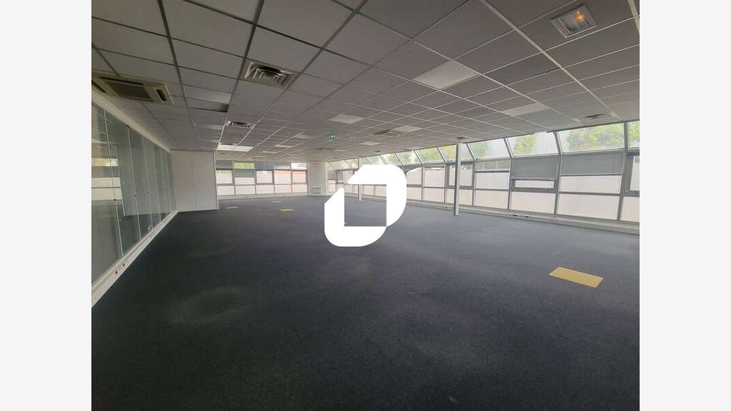 A louer Local d'activité 3106m² Les ulis