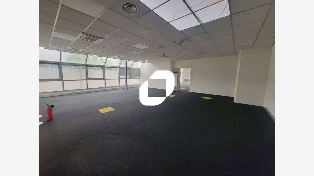 A louer Local d'activité 3106m² Les ulis