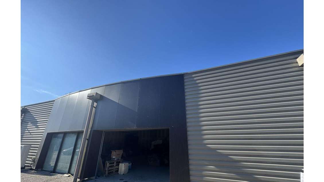 Location local commercial 348m² à Lescar