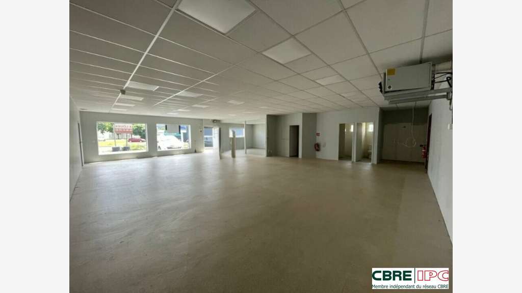 Location local d'activités 250m² à Lescar
