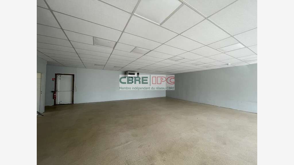 Location local d'activités 250m² à Lescar