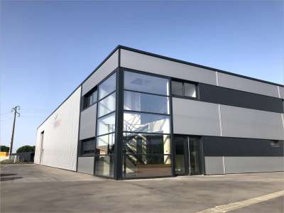 A louer local d'activités de 890 m² proche de T