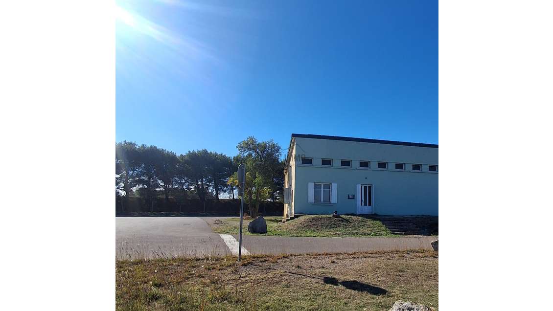 A louer local idéal grossiste à Lézignan-Corbières