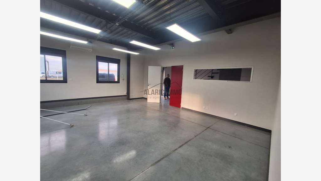 Location bâtiment d'activité 190m² à Lézignan