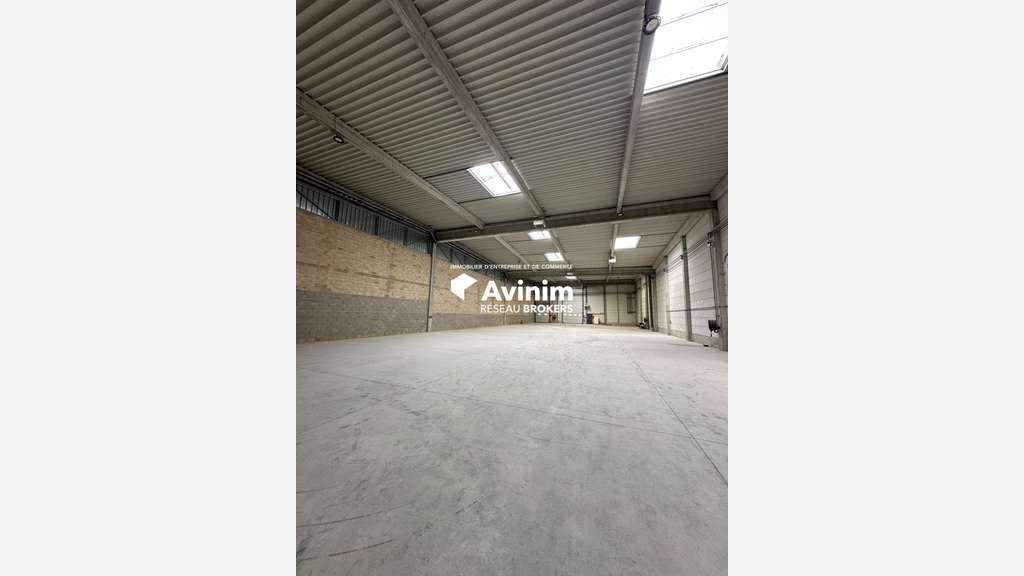 A louer local d'activité de 1 720m² à Lieusaint