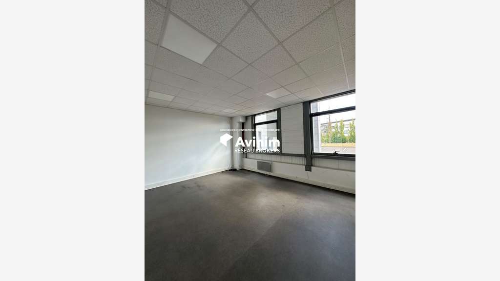 A louer local d'activité de 1 418m² à Lieusaint