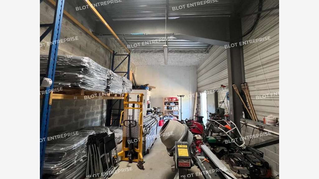 A LOUER - LOCAL COMMERCIAL / ACTIVITES - LIFFRE -
