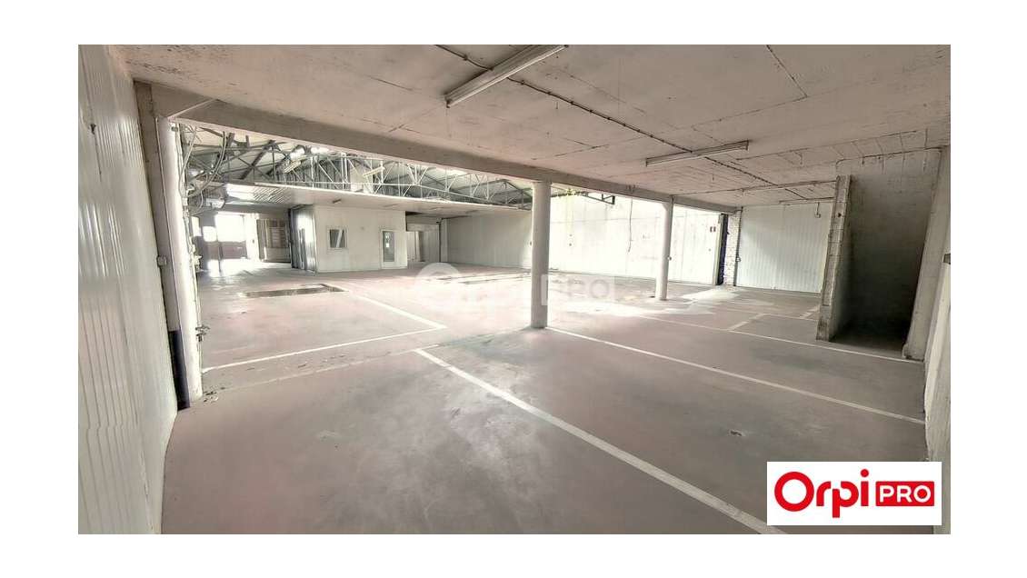 A louer local 560m² Lille axe majeur