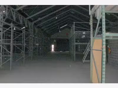 À louer – entrepôt non divisible de 2 500 m² à Lil