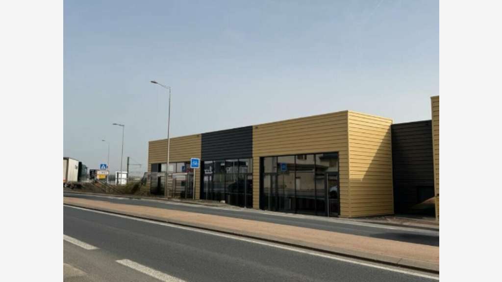 A louer local d'activité 581m² bel empl Limas