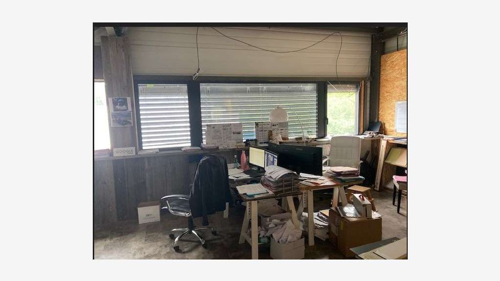 Location local activité + bureaux 390m² à Limas