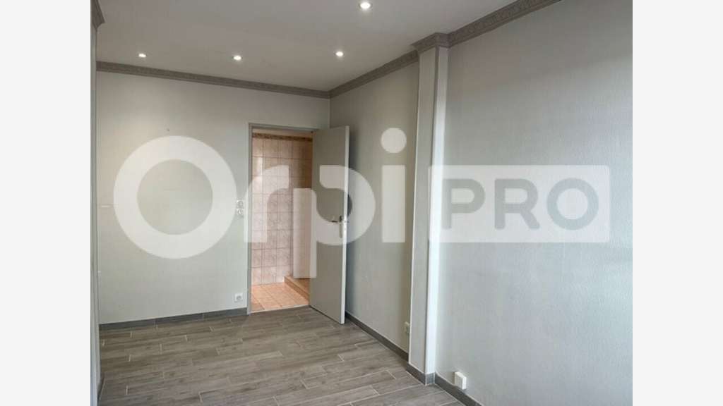 Local professionnel 16m² à louer à Limoges