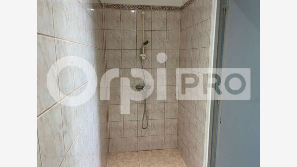 Local professionnel 16m² à louer à Limoges