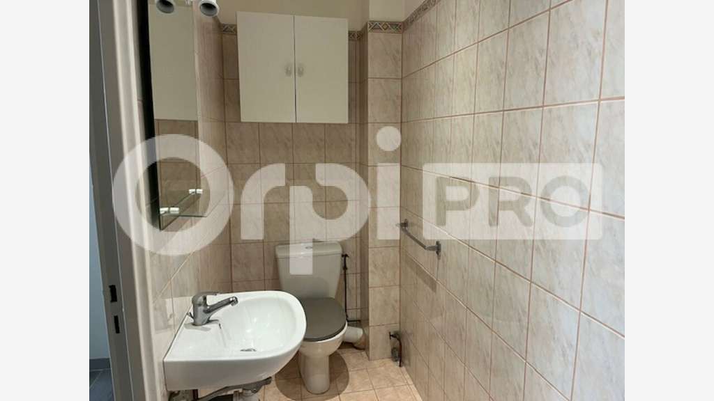 Local professionnel 16m² à louer à Limoges