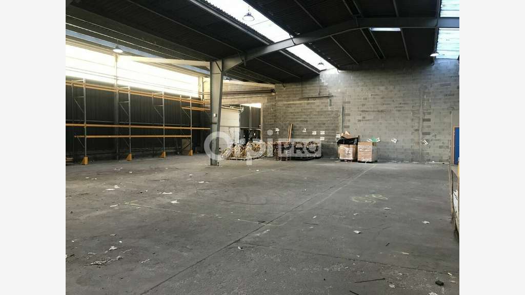 A louer local d'activités de 1970m² Sud Limoges