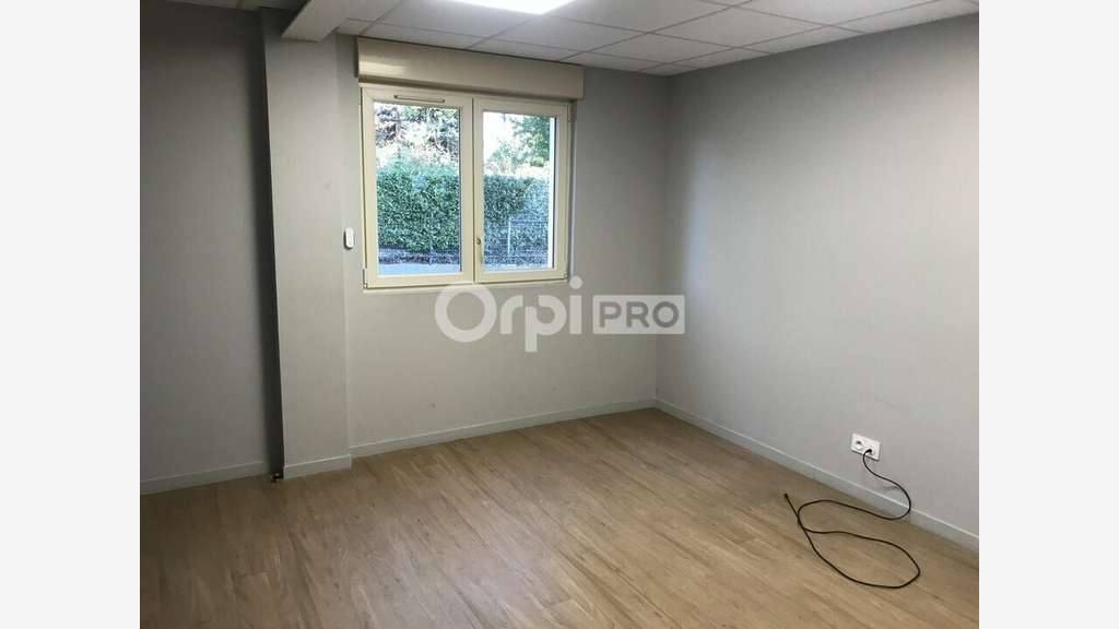 A louer local d'activités de 1970m² Sud Limoges