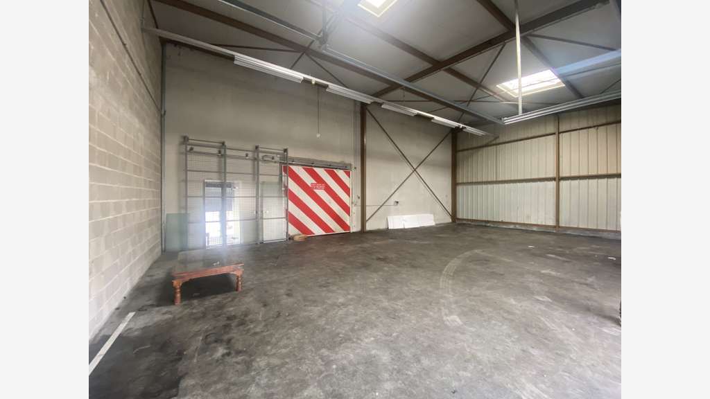 Entrepôt de 128 m² en ZONE NORD de LIMOGES !