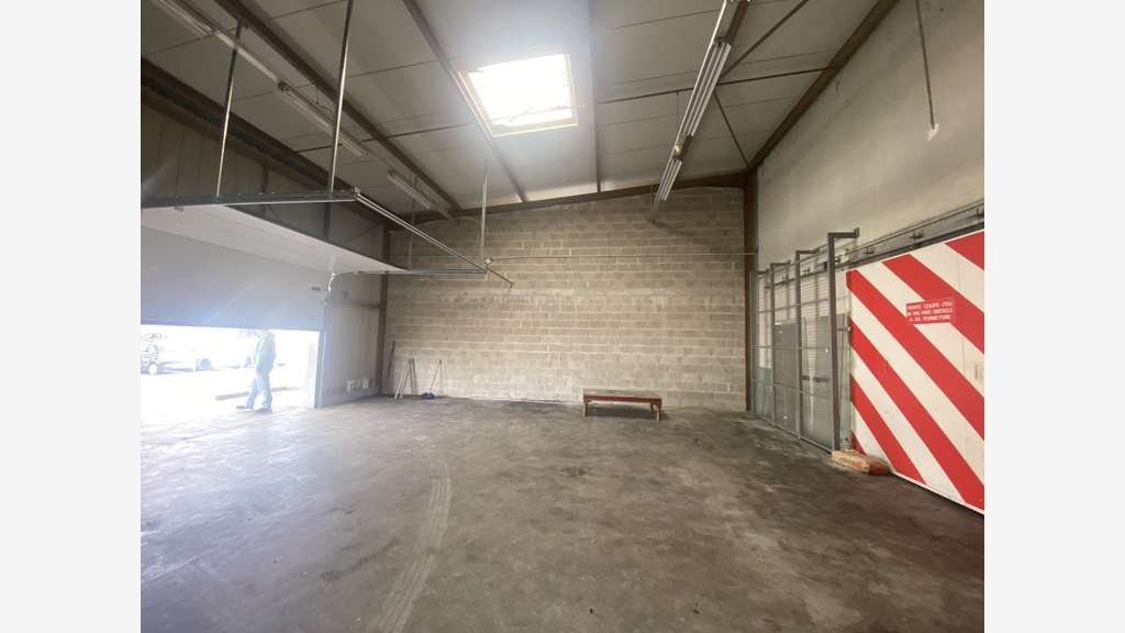 Entrepôt de 128 m² en ZONE NORD de LIMOGES !