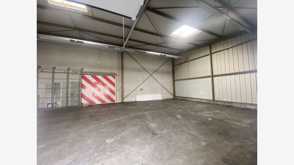 Entrepôt de 128 m² en ZONE NORD de LIMOGES !
