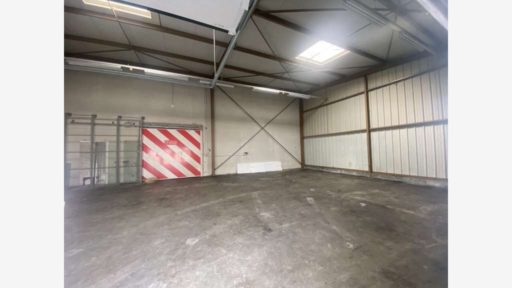 Entrepôt de 128 m² en ZONE NORD de LIMOGES !
