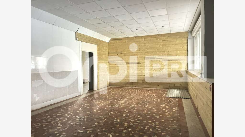 Local professionnel de 250m² à louer à Limoges Sud