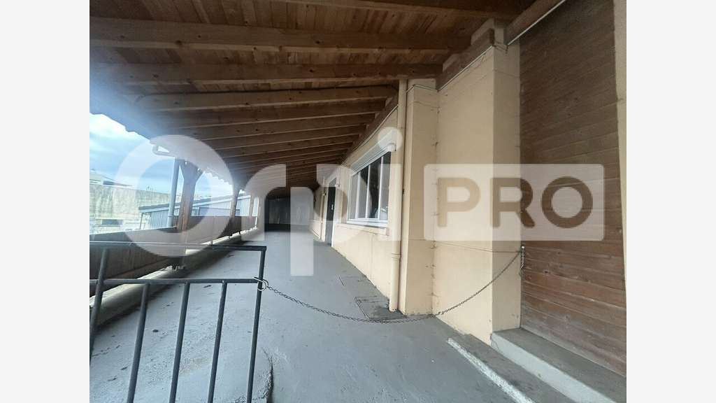 Local professionnel de 250m² à louer à Limoges Sud