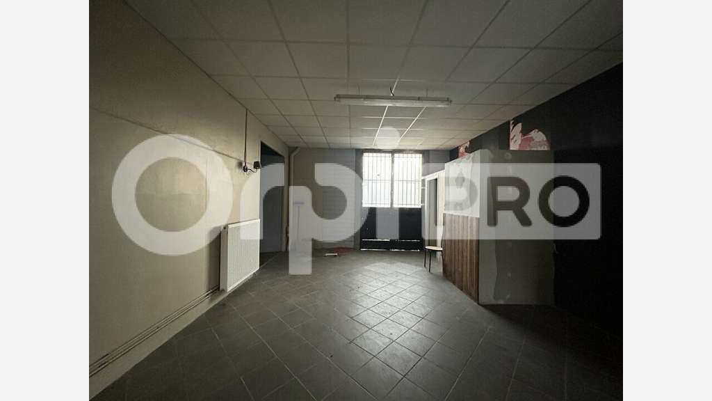 Local professionnel de 250m² à louer à Limoges Sud