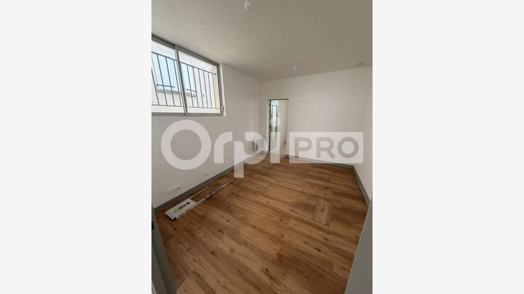 Local Professionnel de 95m2 à louer