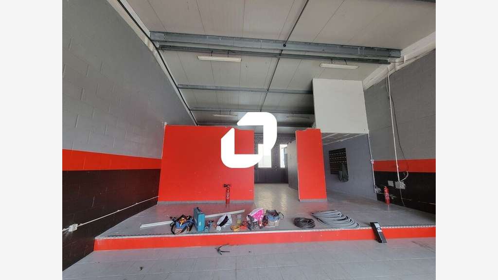 A louer Local d'activité 105m² Linas