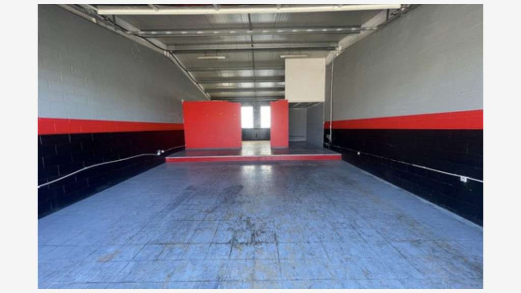 Local d'activité de 105m² à louer à Linas