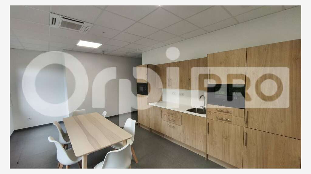 A louer entrepôt logistique 8018m² à Lisses