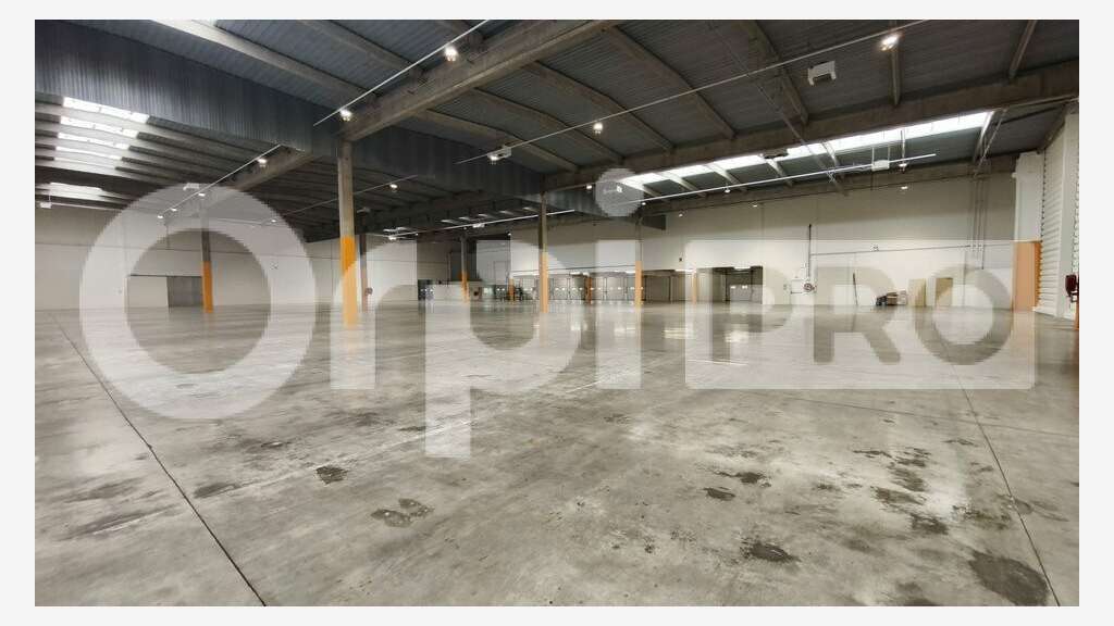 A louer entrepôt logistique 8018m² à Lisses