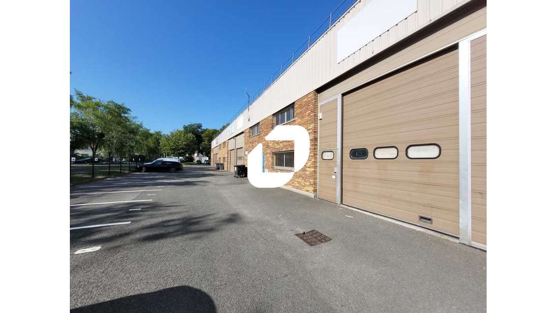 A louer Local d'activité 226m² Lisses