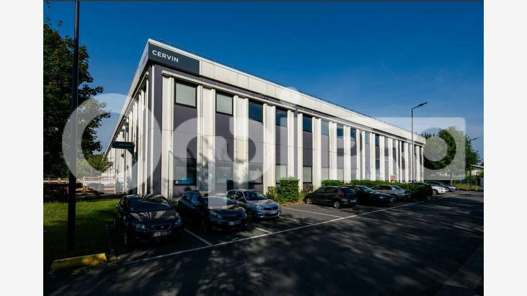 Loue local d'activités bureaux 700m² à Lisses (91)