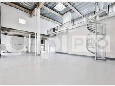 Loue local d'activités bureaux 700m² à Lisses (91)