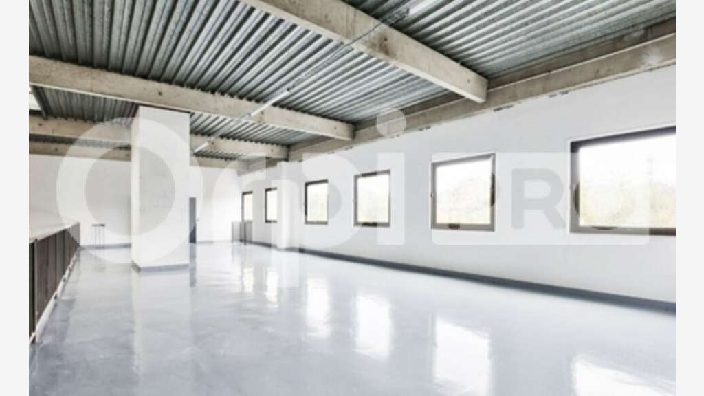 Loue local d'activités bureaux 700m² à Lisses (91)