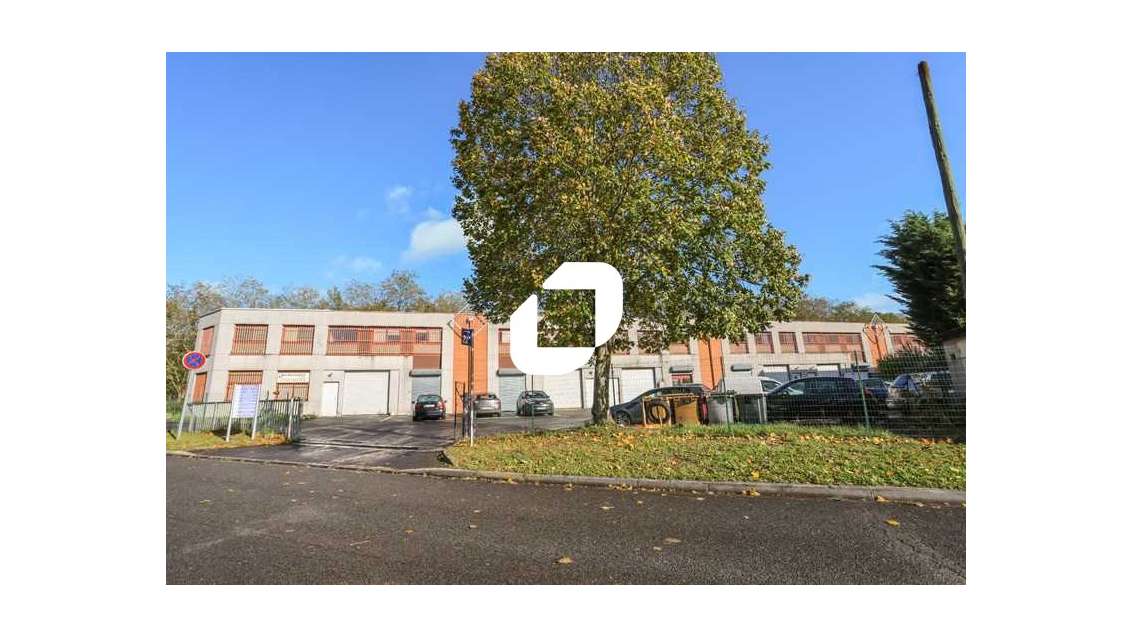 A louer Local d'activité 230m² Lisses