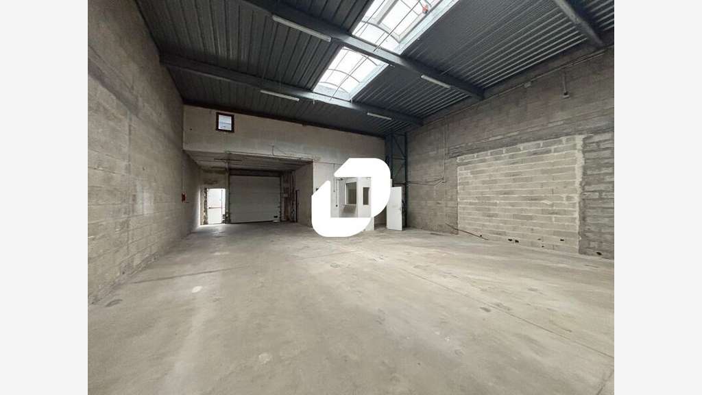 A louer Local d'activité 230m² Lisses