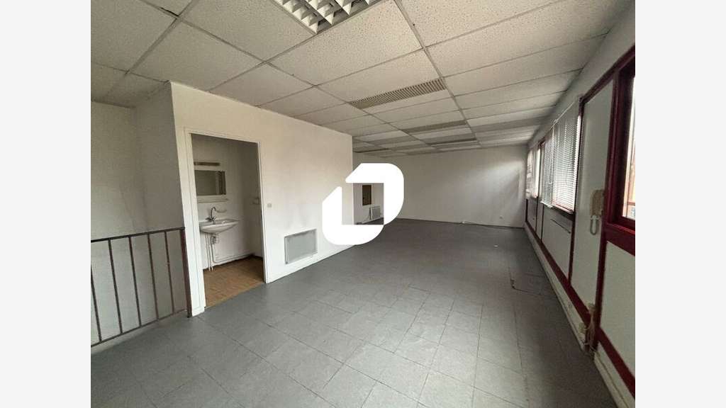 A louer Local d'activité 230m² Lisses