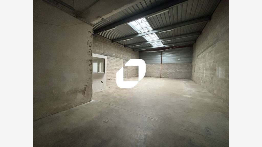 A louer Local d'activité 230m² Lisses