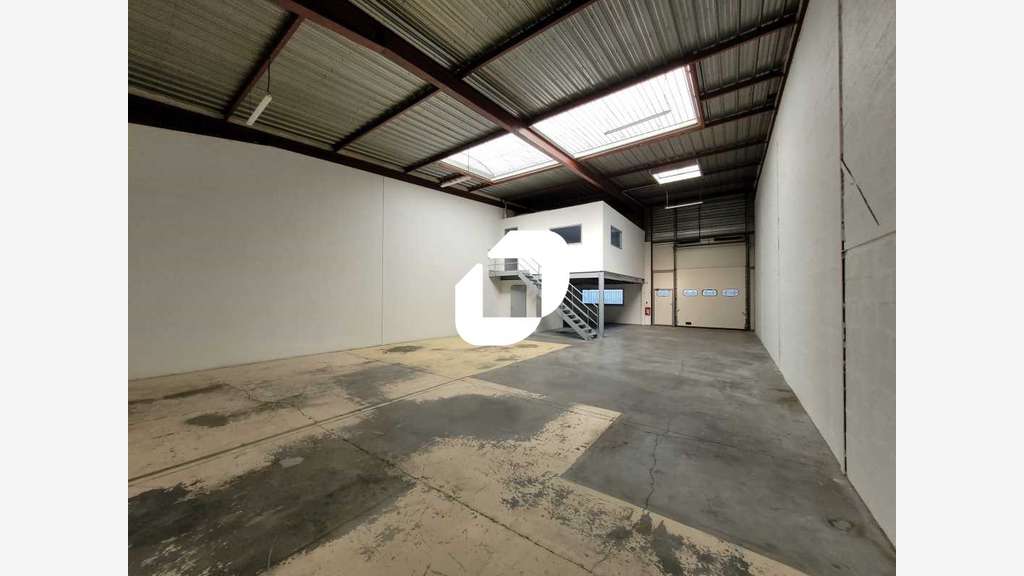 A louer Local d'activité 226m² Lisses