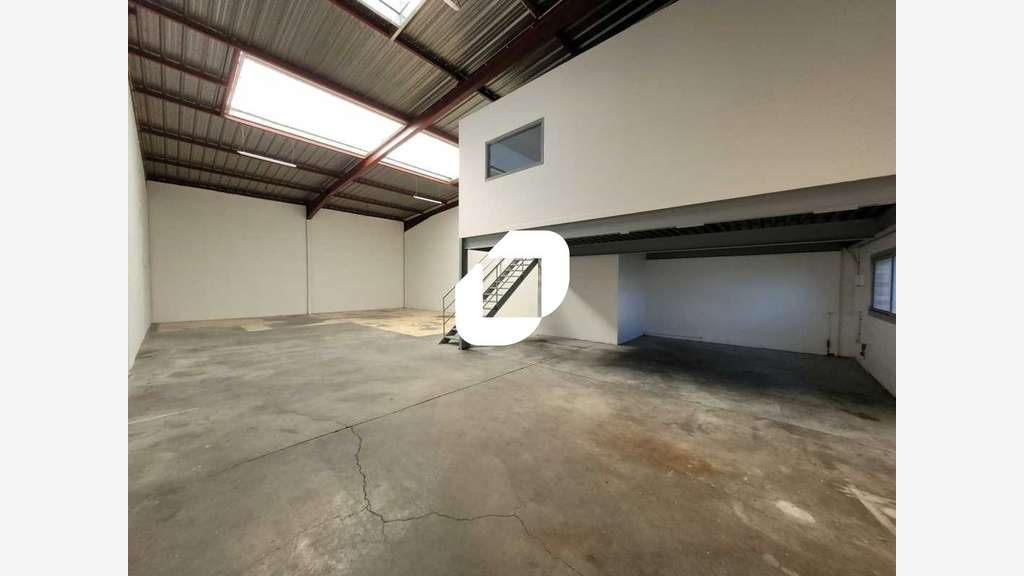 A louer Local d'activité 226m² Lisses