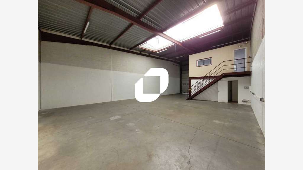 A louer Local d'activité 226m² Lisses