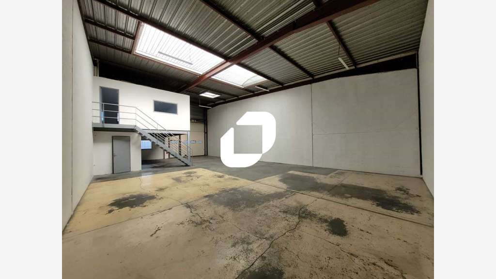 A louer Local d'activité 226m² Lisses