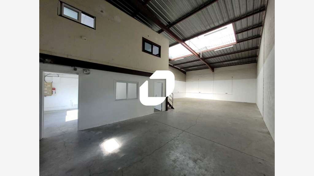 A louer Local d'activité 226m² Lisses